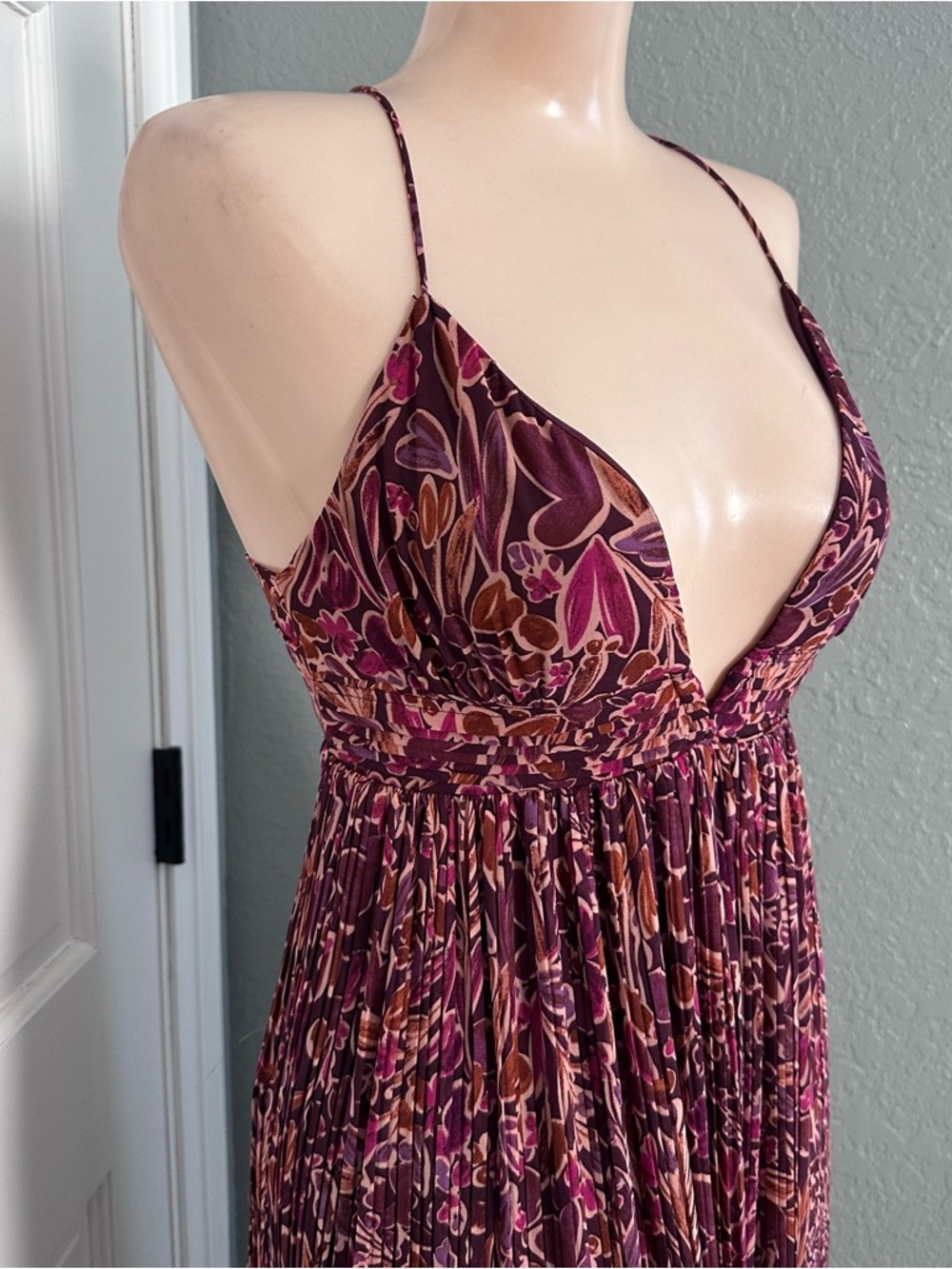 LULU’S KIT PLUM MULTI FLORAL PLEATED LACE UP MAXI DRESS - Picture 7 of 16